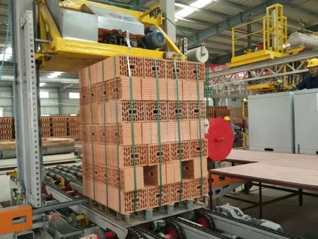 Ladrillos huecos de arcilla – sistema de flejado automático - Flejes de PET en bobinas estándar 